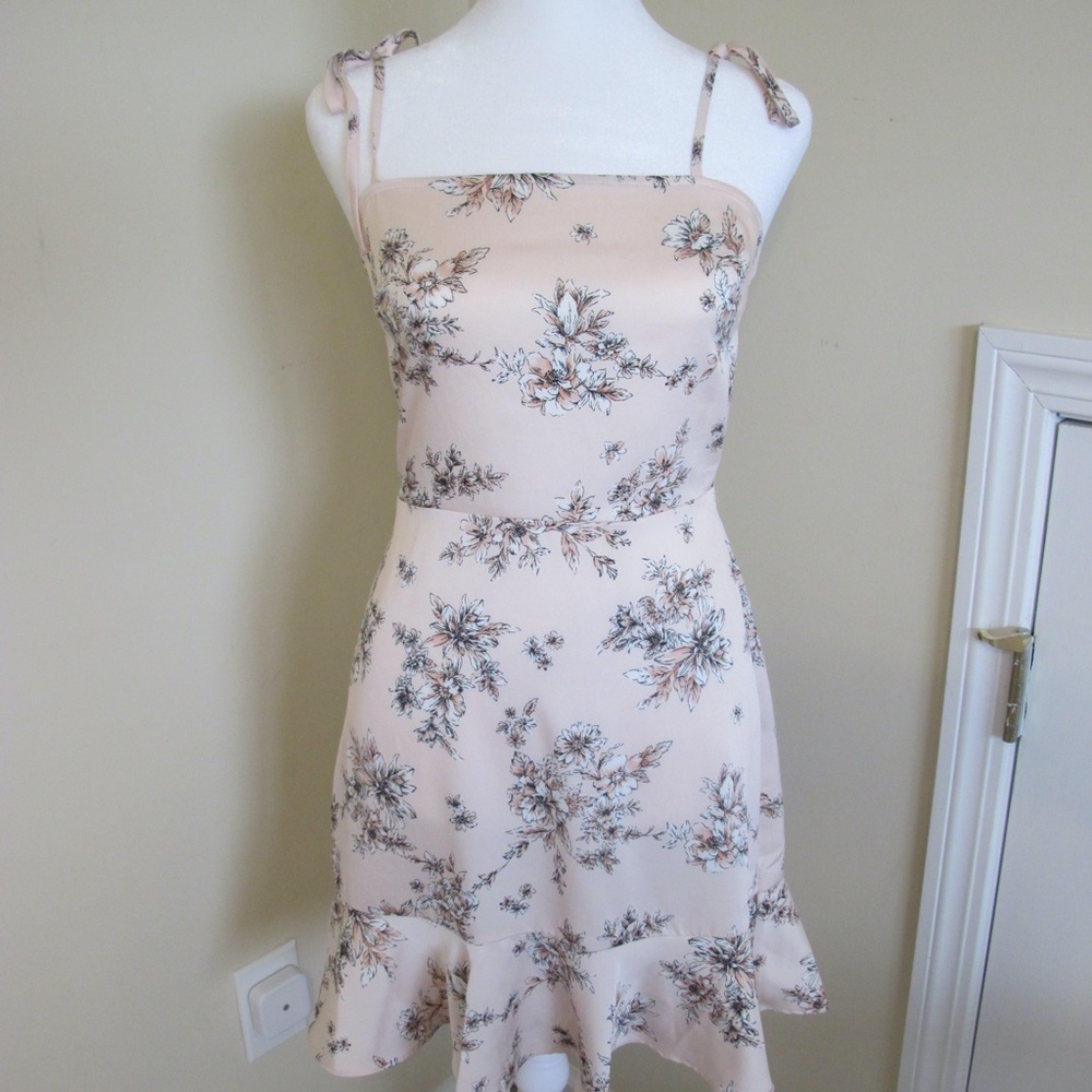 🔴🔴🔴SOLD🔴🔴🔴Express Women's Spring bridal shower Easter Casual Dress - Picture 1 of 9